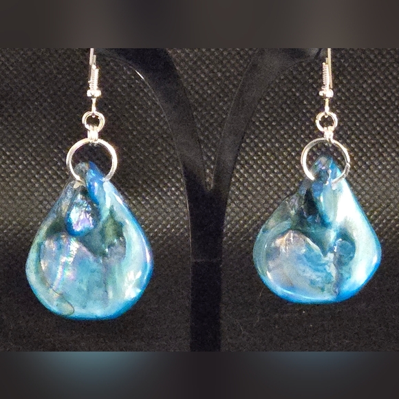 Dyed shell earrings - Picture 3 of 6